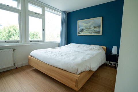 De slaapkamer - aan de achterkant van het huis. Inclusief ruimte kledingkast